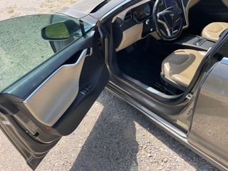 2015 Tesla Model S - Driver's Front Door Image